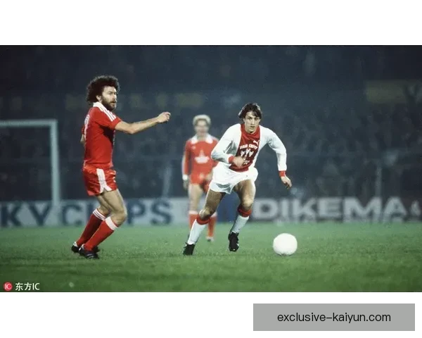 克鲁伊夫足球哲学影响日益显著，持续引领现代足球战术发展